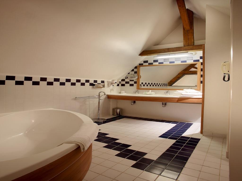 Hotel Ombremont Jean-Pierre Jacob ル・ブルジェ・デュ・ラック エクステリア 写真