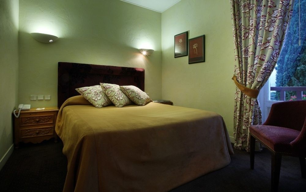 Hotel Ombremont Jean-Pierre Jacob ル・ブルジェ・デュ・ラック エクステリア 写真