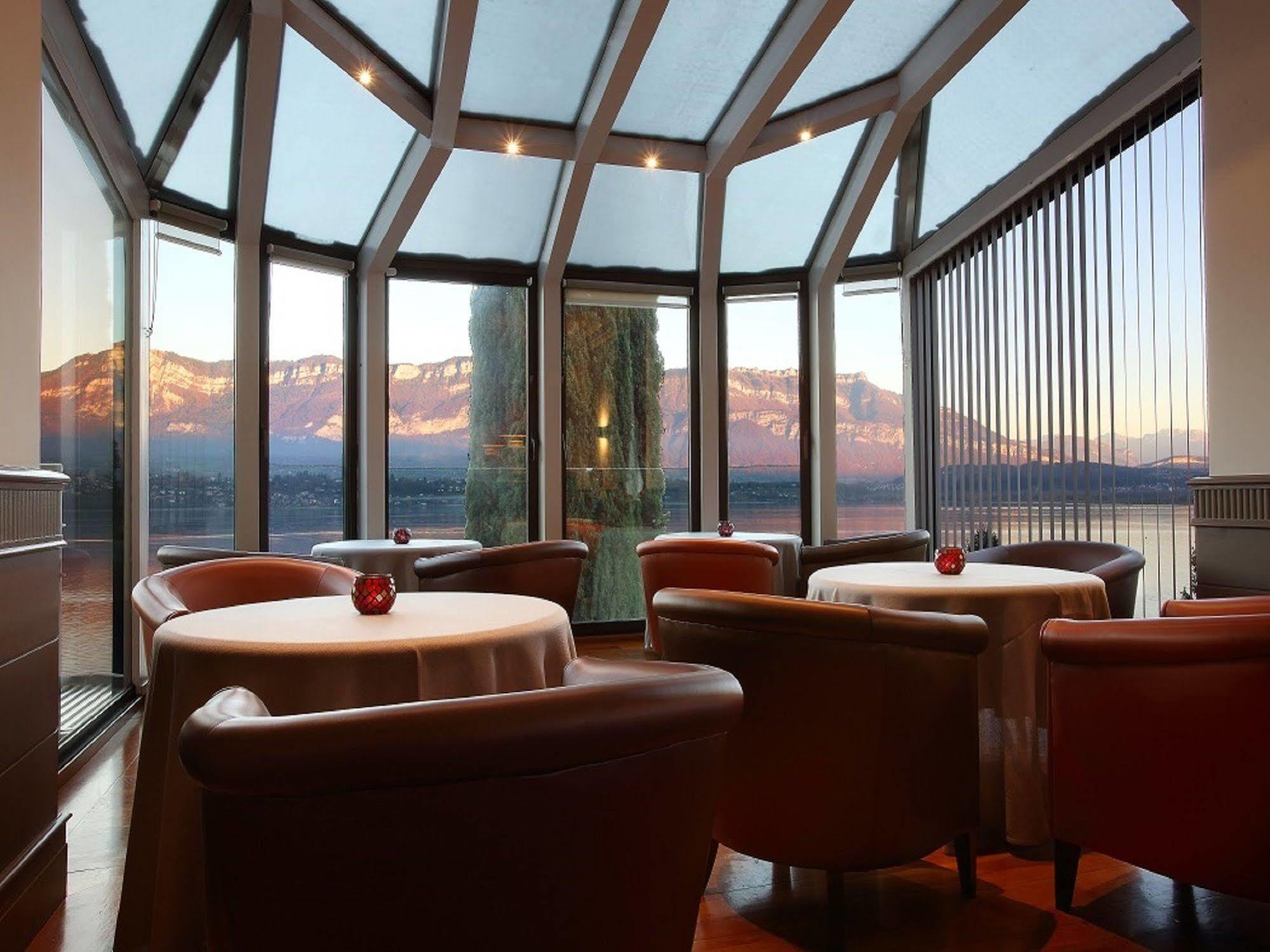 Hotel Ombremont Jean-Pierre Jacob ル・ブルジェ・デュ・ラック エクステリア 写真