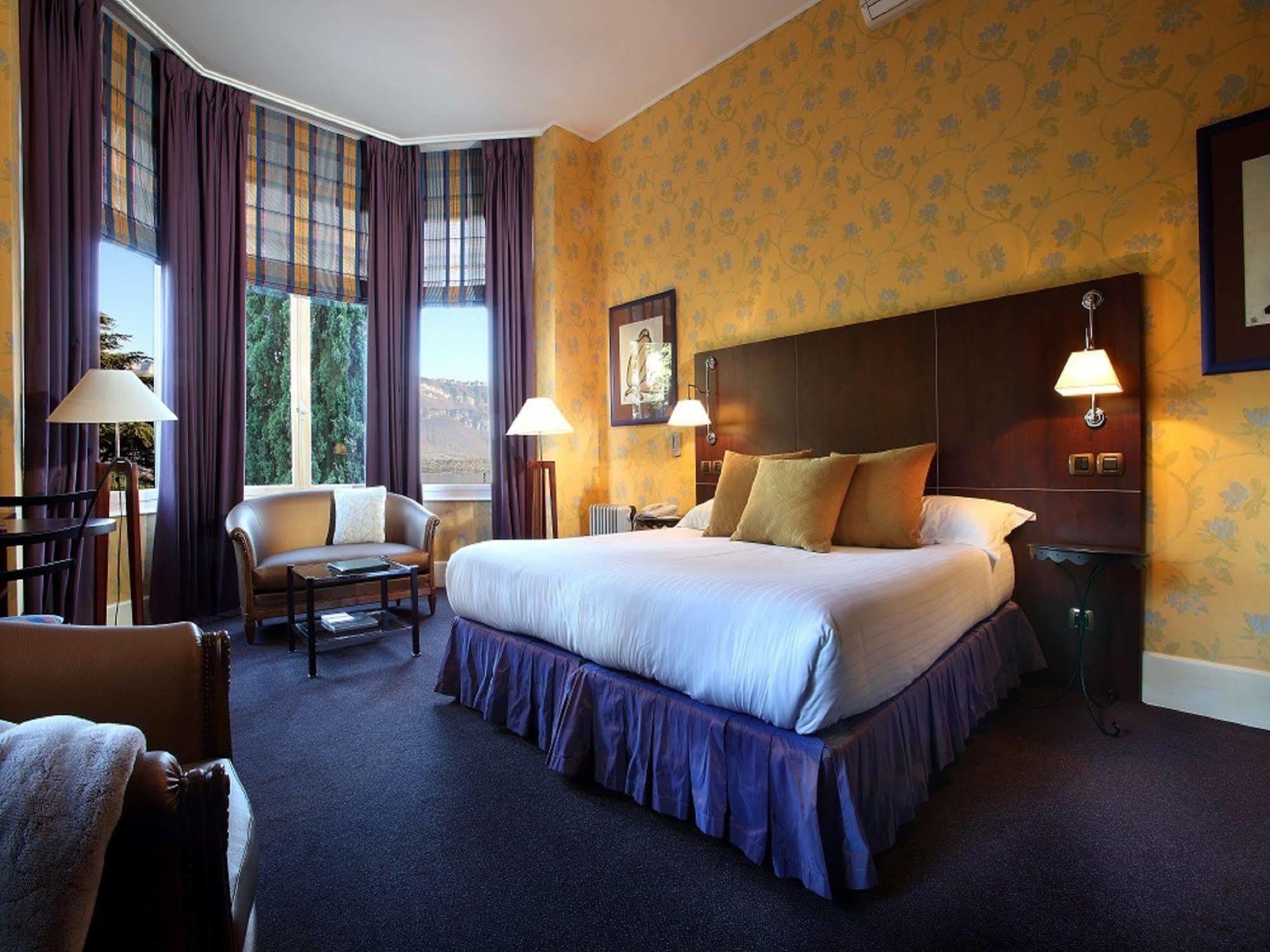 Hotel Ombremont Jean-Pierre Jacob ル・ブルジェ・デュ・ラック エクステリア 写真