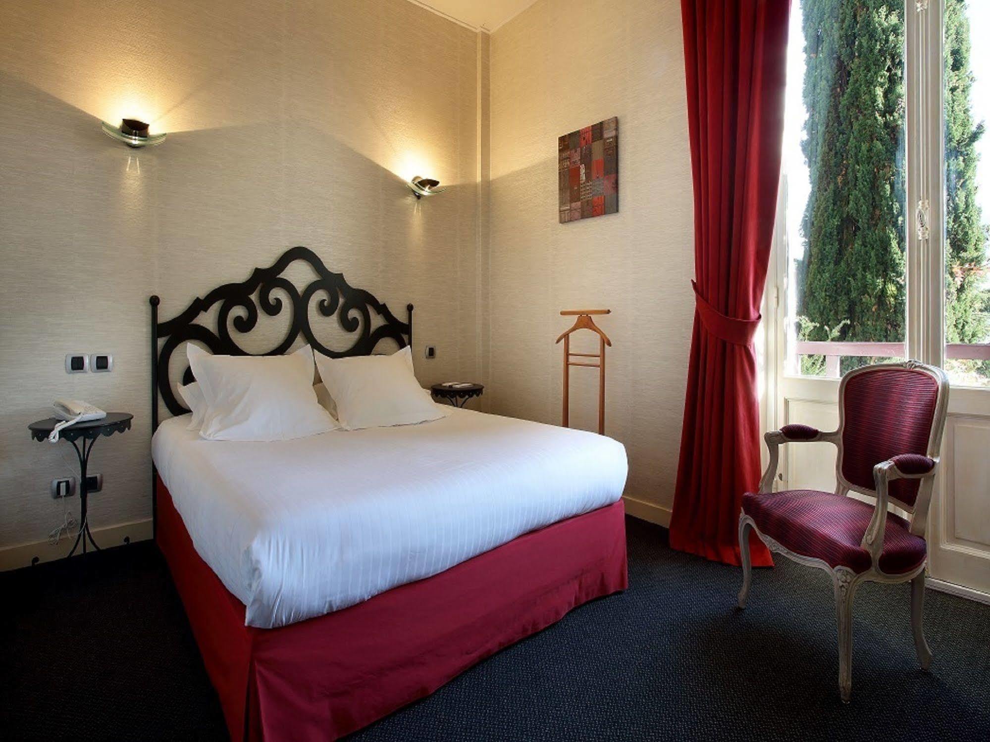 Hotel Ombremont Jean-Pierre Jacob ル・ブルジェ・デュ・ラック エクステリア 写真